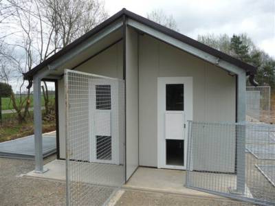 Box per cani prefabbricati, canili e gattili - V020