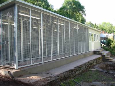 Box per cani prefabbricati, canili e gattili - V017